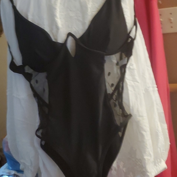 Size small wom. black netted sides 1 piece polka - Picture 8 of 10